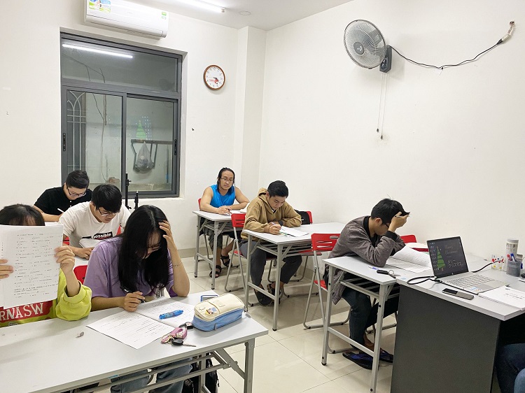Trung tâm Nhật ngữ và tư vấn du học Rakuraku Đà Nẵng